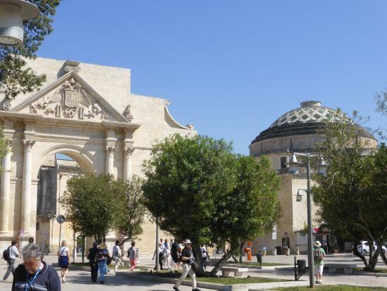 Porta Napoli